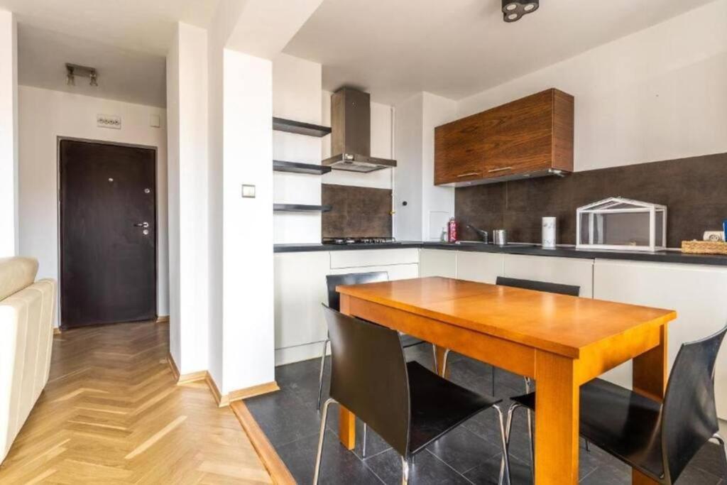 Zamkniete Center Twarda - Spacious One Bedroom Appartement