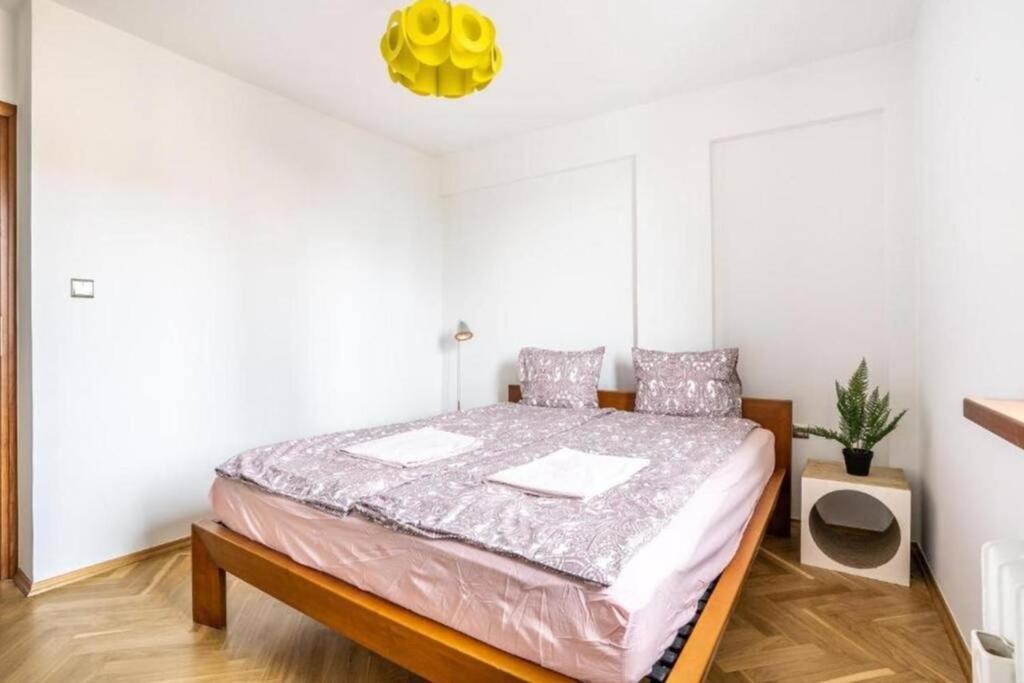 Zamkniete Center Twarda - Spacious One Bedroom Lägenhet