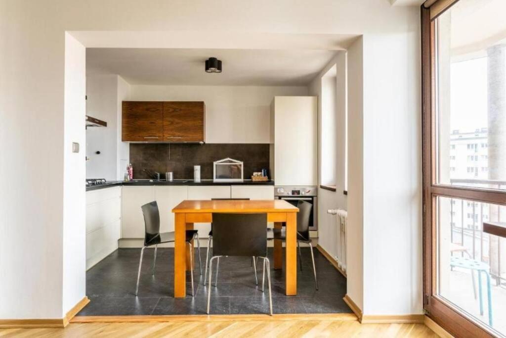 Zamkniete Center Twarda - Spacious One Bedroom Lägenhet